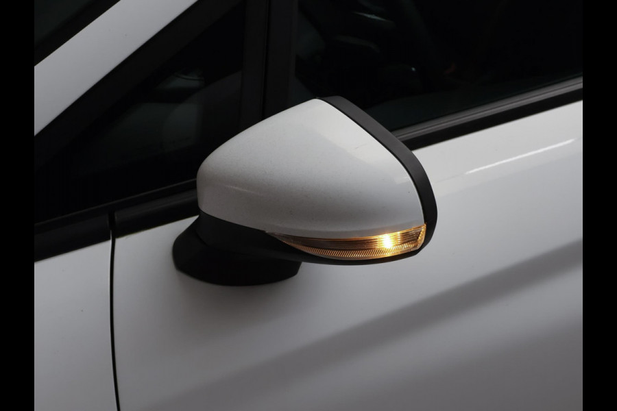 Ford Fiesta 1.1 Sport (APPLE CARPLAY,NAVI,LED,CRUISE,BLACK/WHITE EDITION,LANE ASSIST,SPORTSTOELEN,NETTE STAAT)