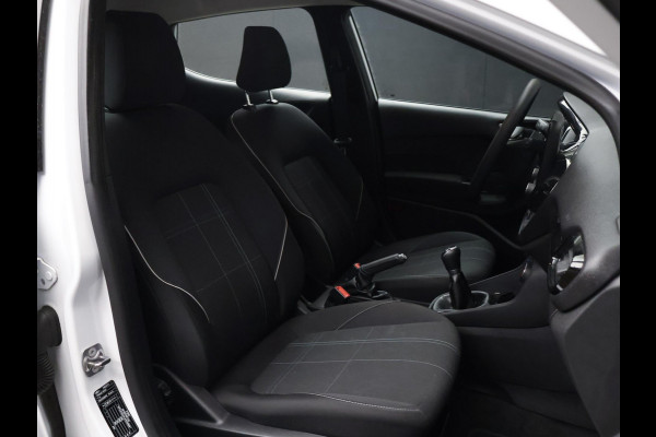 Ford Fiesta 1.1 Sport (APPLE CARPLAY,NAVI,LED,CRUISE,BLACK/WHITE EDITION,LANE ASSIST,SPORTSTOELEN,NETTE STAAT)