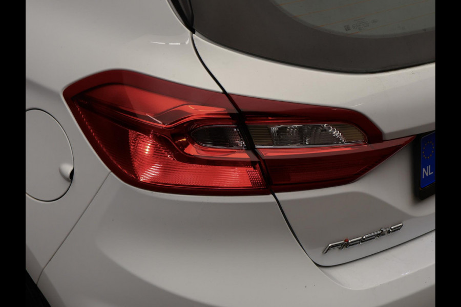 Ford Fiesta 1.1 Sport (APPLE CARPLAY,NAVI,LED,CRUISE,BLACK/WHITE EDITION,LANE ASSIST,SPORTSTOELEN,NETTE STAAT)