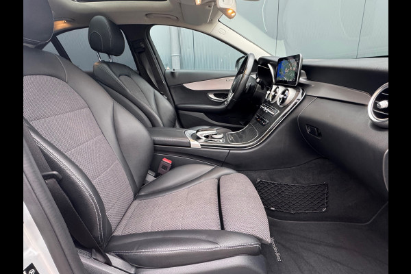 Mercedes-Benz C-Klasse 180 Business * Panorama * Trekhaak * Camera * Navigatie *