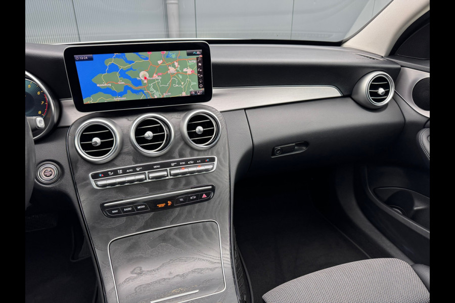 Mercedes-Benz C-Klasse 180 Business * Panorama * Trekhaak * Camera * Navigatie *