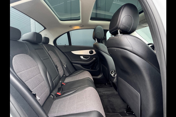 Mercedes-Benz C-Klasse 180 Business * Panorama * Trekhaak * Camera * Navigatie *