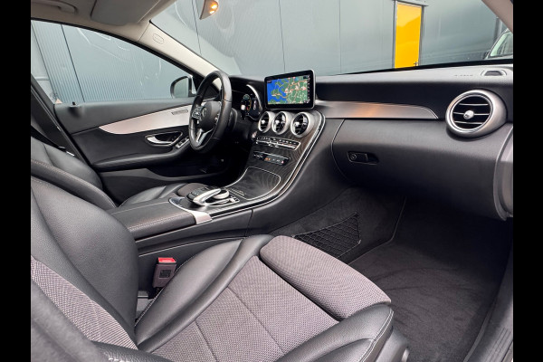 Mercedes-Benz C-Klasse 180 Business * Panorama * Trekhaak * Camera * Navigatie *