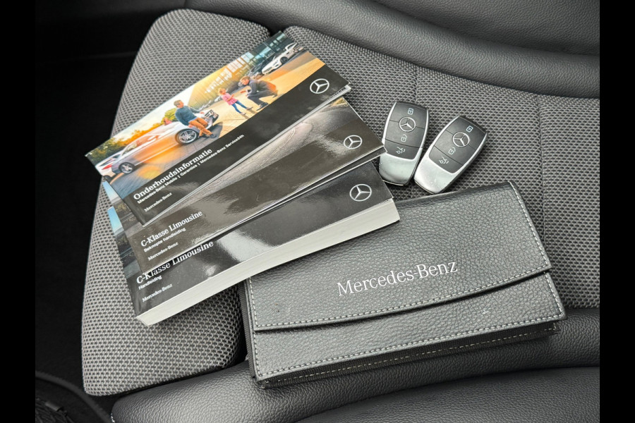 Mercedes-Benz C-Klasse 180 Business * Panorama * Trekhaak * Camera * Navigatie *