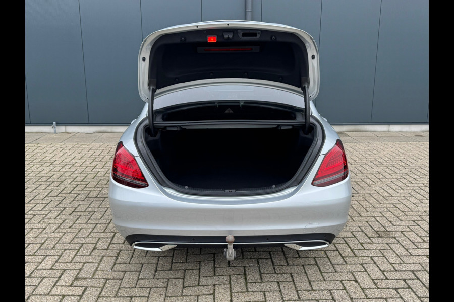 Mercedes-Benz C-Klasse 180 Business * Panorama * Trekhaak * Camera * Navigatie *