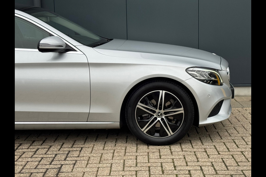 Mercedes-Benz C-Klasse 180 Business * Panorama * Trekhaak * Camera * Navigatie *