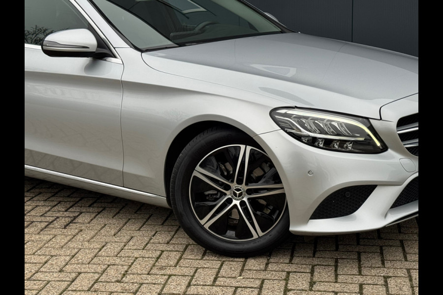 Mercedes-Benz C-Klasse 180 Business * Panorama * Trekhaak * Camera * Navigatie *