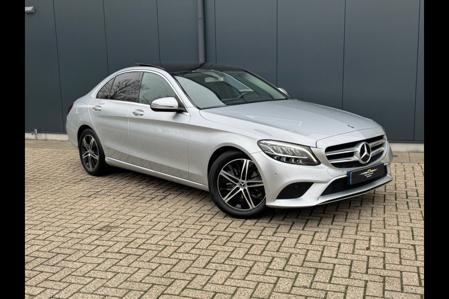 Mercedes-Benz C-Klasse 180 Business * Panorama * Trekhaak * Camera * Navigatie *