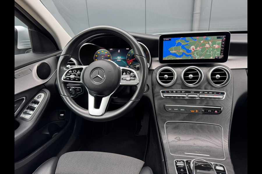 Mercedes-Benz C-Klasse 180 Business * Panorama * Trekhaak * Camera * Navigatie *