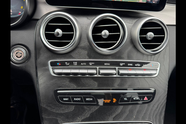 Mercedes-Benz C-Klasse 180 Business * Panorama * Trekhaak * Camera * Navigatie *