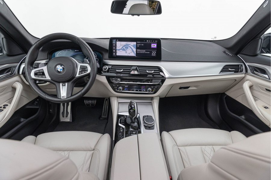 BMW 5 Serie Touring 530e xDrive Business Edition Plus Pano Comfortstoelen M-pakket