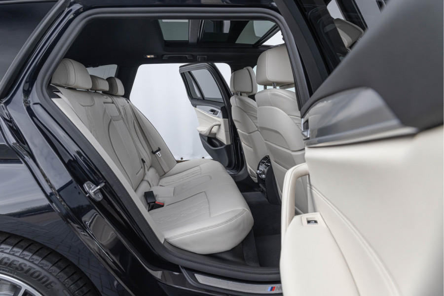 BMW 5 Serie Touring 530e xDrive Business Edition Plus Pano Comfortstoelen M-pakket