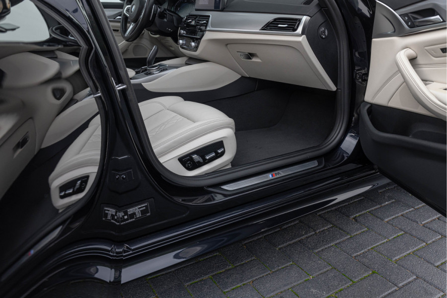 BMW 5 Serie Touring 530e xDrive Business Edition Plus Pano Comfortstoelen M-pakket