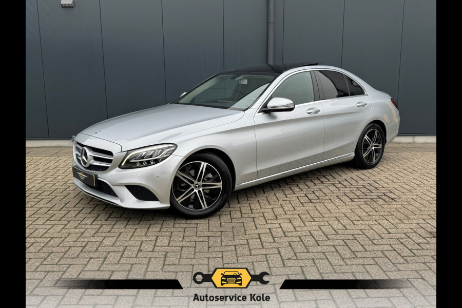 Mercedes-Benz C-Klasse 180 Business * Panorama * Trekhaak * Camera * Navigatie *