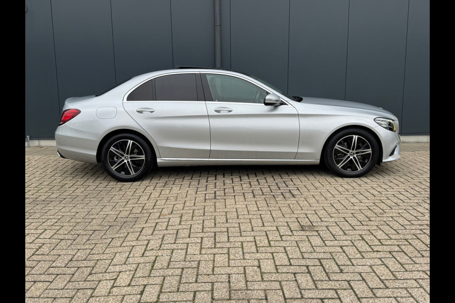 Mercedes-Benz C-Klasse 180 Business * Panorama * Trekhaak * Camera * Navigatie *