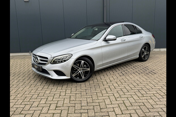 Mercedes-Benz C-Klasse 180 Business * Panorama * Trekhaak * Camera * Navigatie *