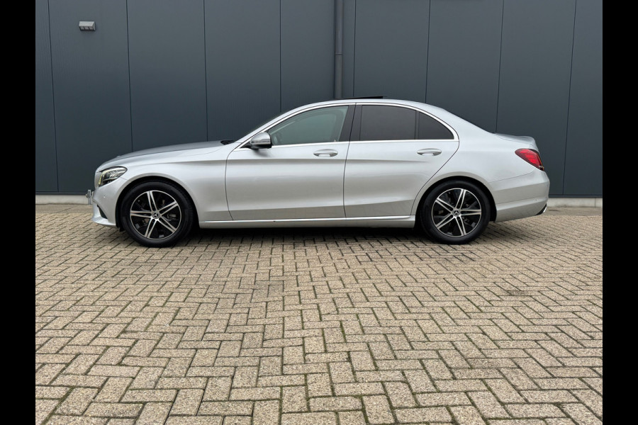 Mercedes-Benz C-Klasse 180 Business * Panorama * Trekhaak * Camera * Navigatie *