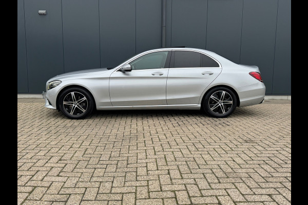 Mercedes-Benz C-Klasse 180 Business * Panorama * Trekhaak * Camera * Navigatie *