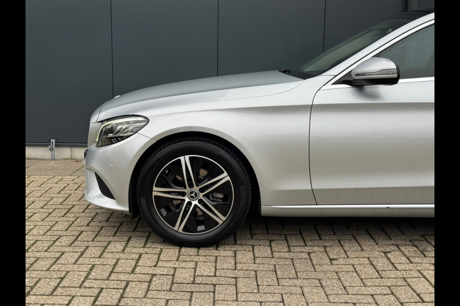 Mercedes-Benz C-Klasse 180 Business * Panorama * Trekhaak * Camera * Navigatie *
