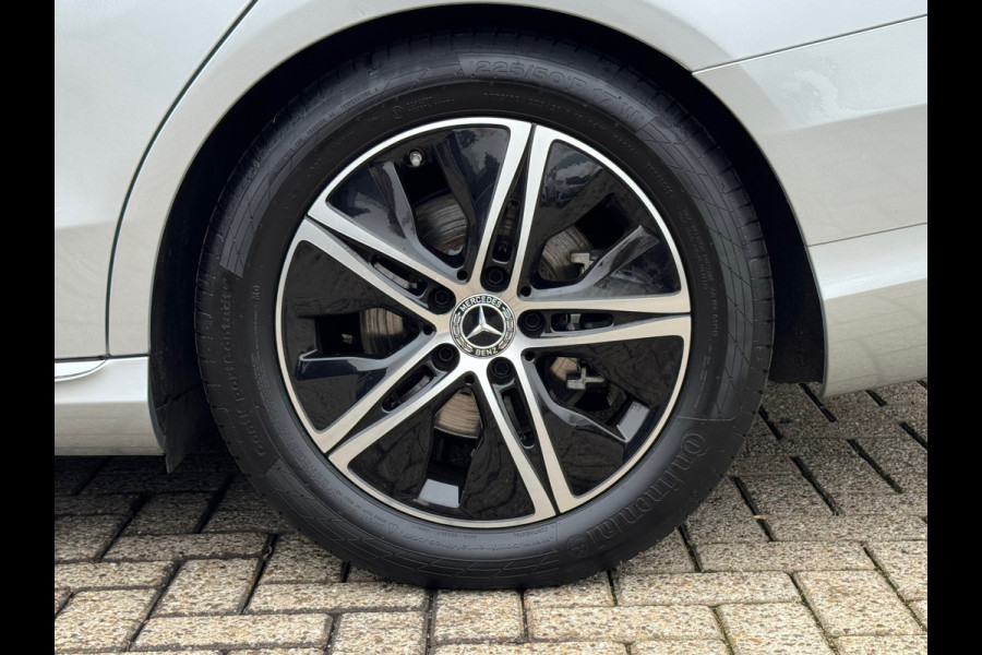 Mercedes-Benz C-Klasse 180 Business * Panorama * Trekhaak * Camera * Navigatie *