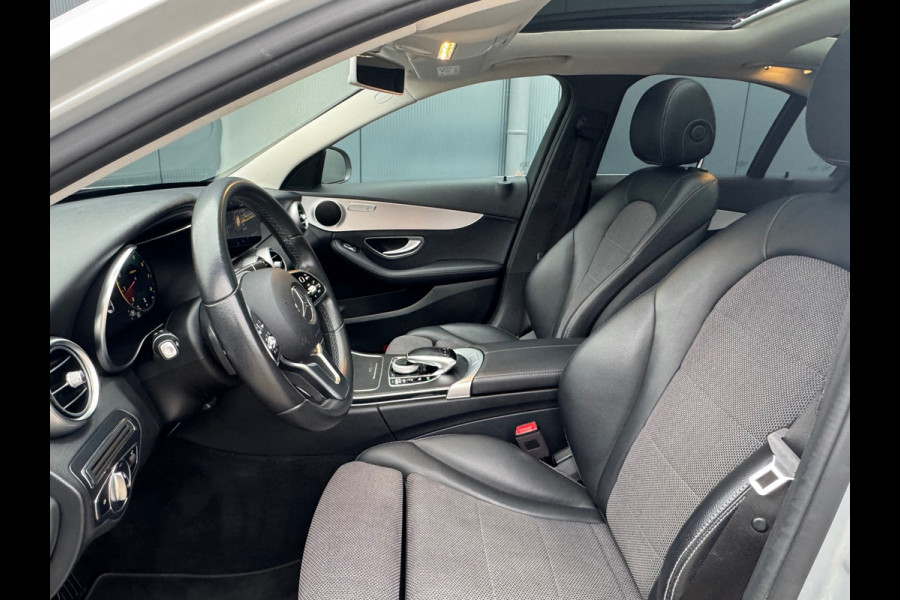 Mercedes-Benz C-Klasse 180 Business * Panorama * Trekhaak * Camera * Navigatie *