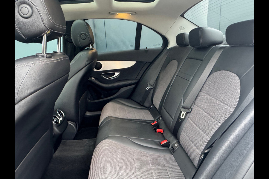 Mercedes-Benz C-Klasse 180 Business * Panorama * Trekhaak * Camera * Navigatie *