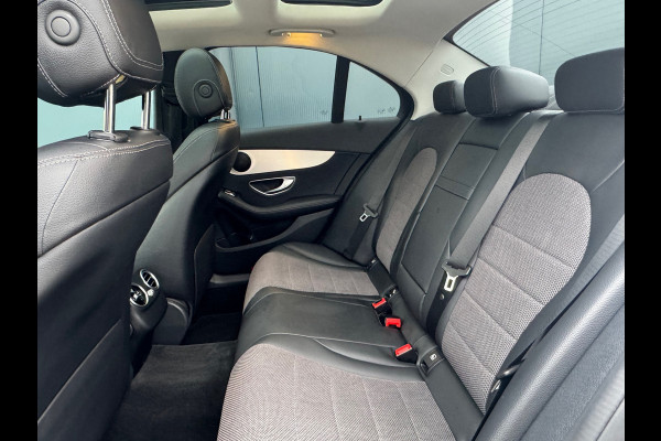 Mercedes-Benz C-Klasse 180 Business * Panorama * Trekhaak * Camera * Navigatie *