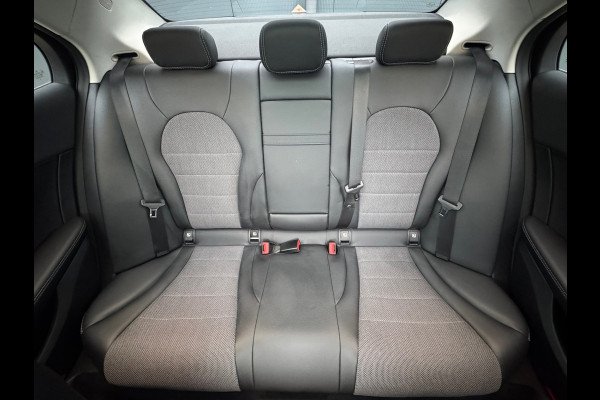 Mercedes-Benz C-Klasse 180 Business * Panorama * Trekhaak * Camera * Navigatie *