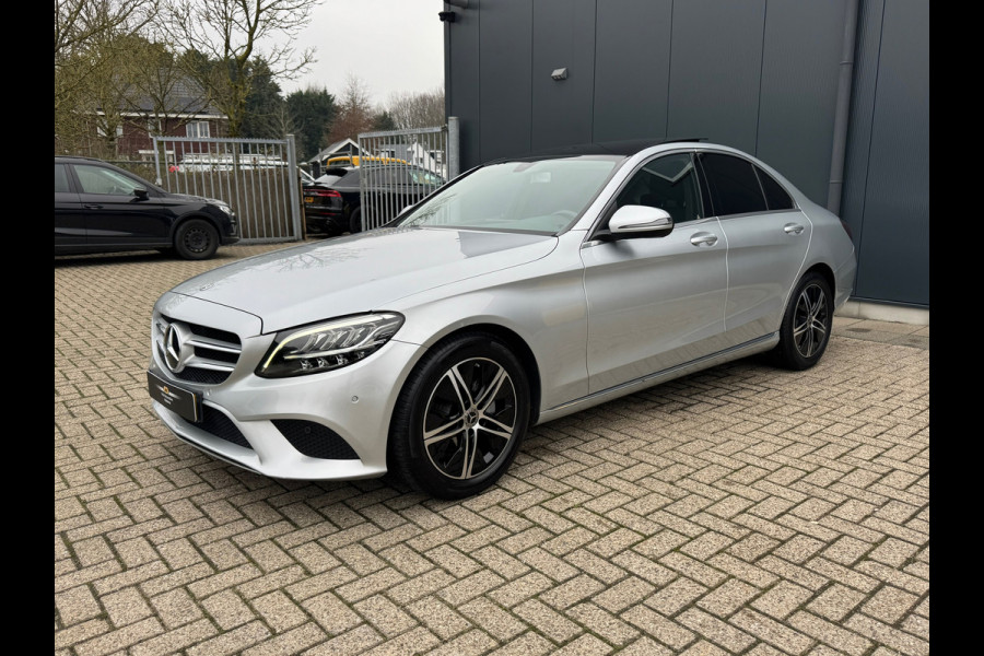Mercedes-Benz C-Klasse 180 Business * Panorama * Trekhaak * Camera * Navigatie *