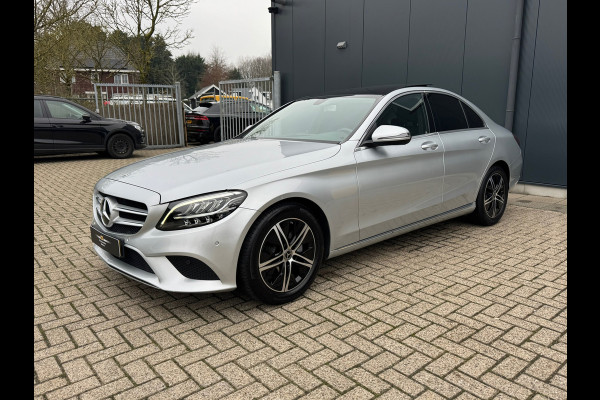 Mercedes-Benz C-Klasse 180 Business * Panorama * Trekhaak * Camera * Navigatie *