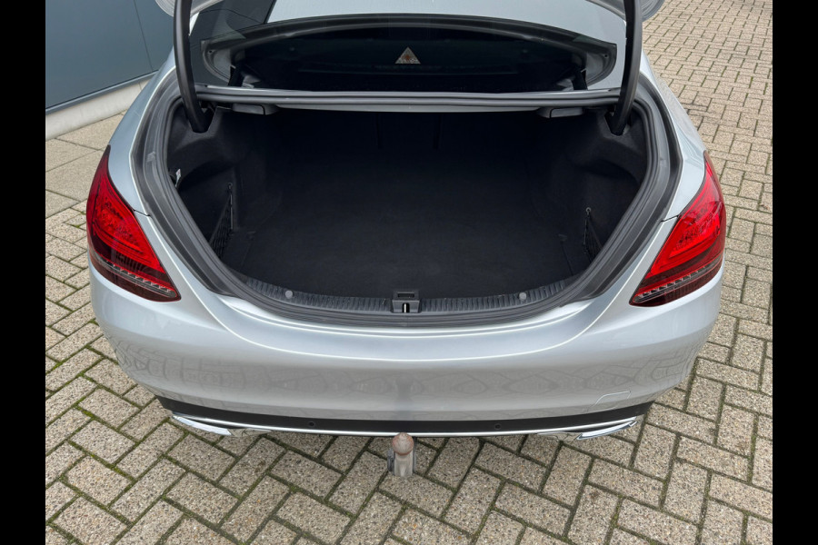 Mercedes-Benz C-Klasse 180 Business * Panorama * Trekhaak * Camera * Navigatie *