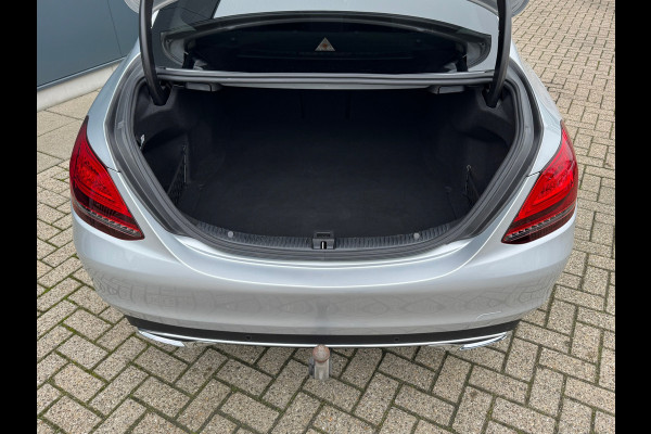 Mercedes-Benz C-Klasse 180 Business * Panorama * Trekhaak * Camera * Navigatie *