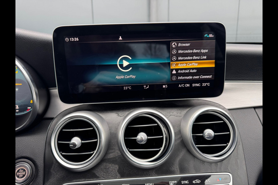 Mercedes-Benz C-Klasse 180 Business * Panorama * Trekhaak * Camera * Navigatie *