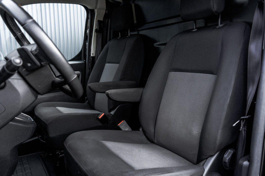 Opel Vivaro 2.0 Diesel 145PK L3H1 | Camera | Automaat | Led | Carplay | Trekhaak | schuifdeur R+L | Cruise | Airco