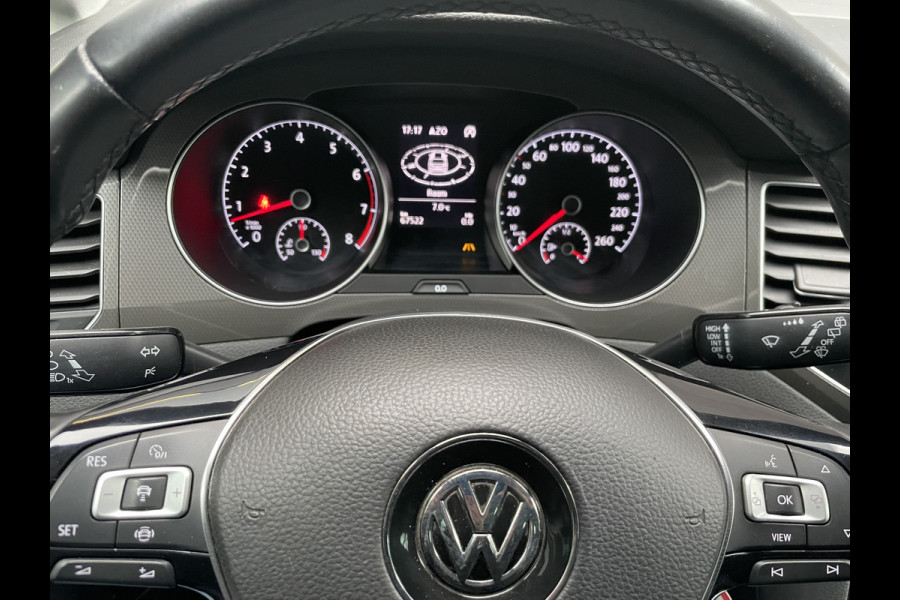 Volkswagen Golf Sportsvan 1.5 TSI ACT Comfortline Airco - Cruise control - Navigatiesysteem - Parkeersensoren voor en achter - Trekhaak - Voorstoelen verwarmd - Licht metalen velgen 16 inch - Radio - Start/stop systeem - Stuur leder - Stuur