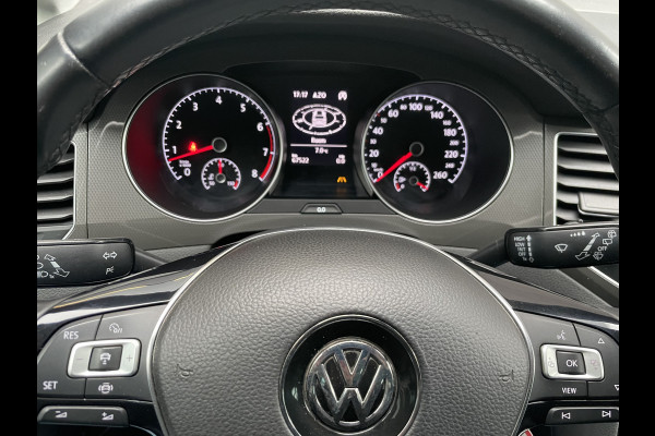 Volkswagen Golf Sportsvan 1.5 TSI ACT Comfortline Airco - Cruise control - Navigatiesysteem - Parkeersensoren voor en achter - Trekhaak - Voorstoelen verwarmd - Licht metalen velgen 16 inch - Radio - Start/stop systeem - Stuur leder - Stuur