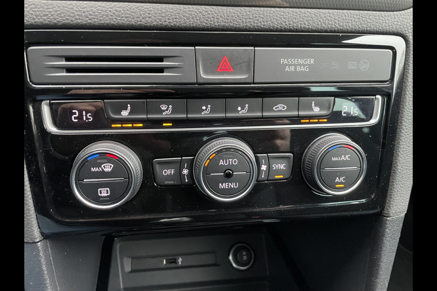 Volkswagen Golf Sportsvan 1.5 TSI ACT Comfortline Airco - Cruise control - Navigatiesysteem - Parkeersensoren voor en achter - Trekhaak - Voorstoelen verwarmd - Licht metalen velgen 16 inch - Radio - Start/stop systeem - Stuur leder - Stuur