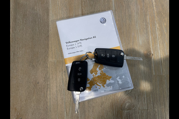 Volkswagen Golf Sportsvan 1.5 TSI ACT Comfortline Airco - Cruise control - Navigatiesysteem - Parkeersensoren voor en achter - Trekhaak - Voorstoelen verwarmd - Licht metalen velgen 16 inch - Radio - Start/stop systeem - Stuur leder - Stuur