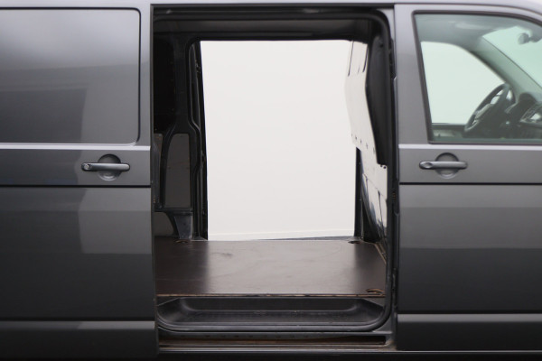 Volkswagen Transporter 2.0 TDI DSG 150 PK L2H1 2x Schuifdeur, Airco, Cruise, Camera, Apple Carplay, LED, Trekhaak, 16''