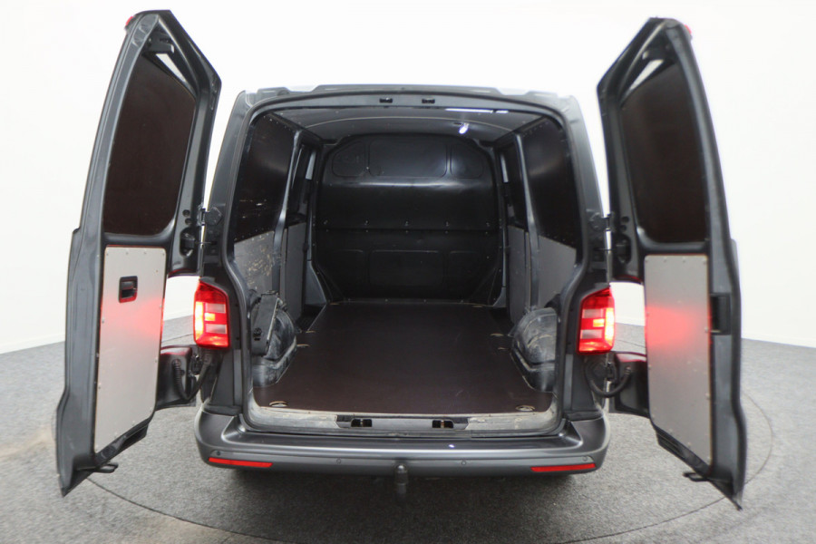 Volkswagen Transporter 2.0 TDI DSG 150 PK L2H1 2x Schuifdeur, Airco, Cruise, Camera, Apple Carplay, LED, Trekhaak, 16''