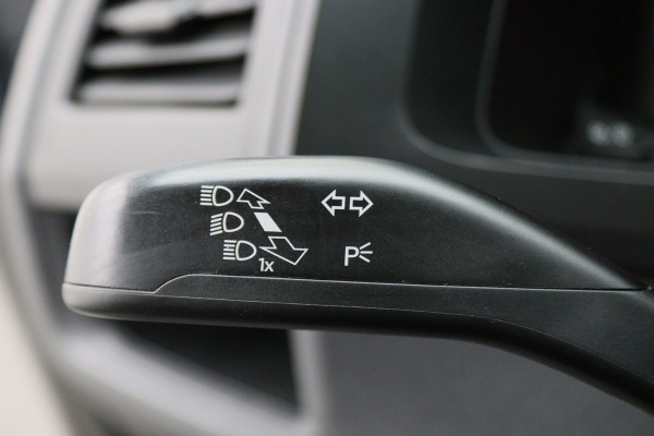 Volkswagen Transporter 2.0 TDI DSG 150 PK L2H1 2x Schuifdeur, Airco, Cruise, Camera, Apple Carplay, LED, Trekhaak, 16''