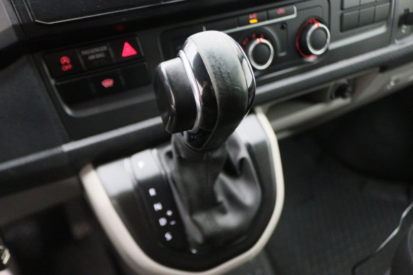 Volkswagen Transporter 2.0 TDI DSG 150 PK L2H1 2x Schuifdeur, Airco, Cruise, Camera, Apple Carplay, LED, Trekhaak, 16''