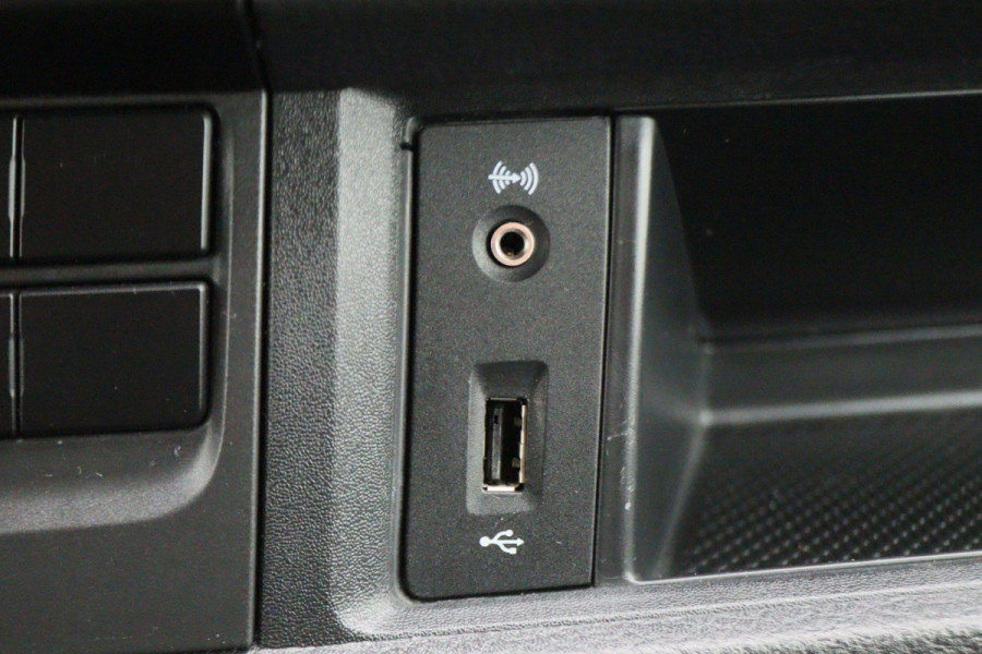 Volkswagen Transporter 2.0 TDI DSG 150 PK L2H1 2x Schuifdeur, Airco, Cruise, Camera, Apple Carplay, LED, Trekhaak, 16''