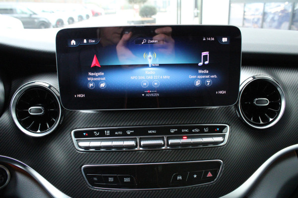 Mercedes-Benz V-Klasse 300d / XXL / DC / AMG / Luchtvering / 2x Elec Schuifd / Night Pakket / 360 Cam / Burmester / Vol Opties.
