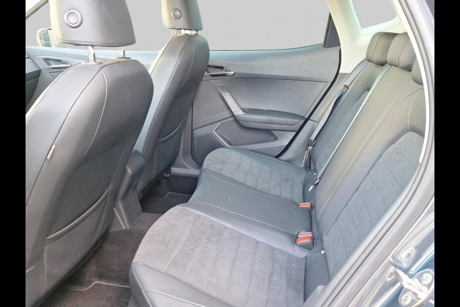 Seat Arona 1.0 TSI Style Business Intense Plus Incl. Achteruitrijcamera | Stoelverwarming | Afneembare Trekhaak