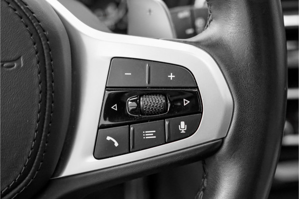 BMW X3 xDrive30e High Ex M-Sport Pano Keyless Trekhaak Camera 19"