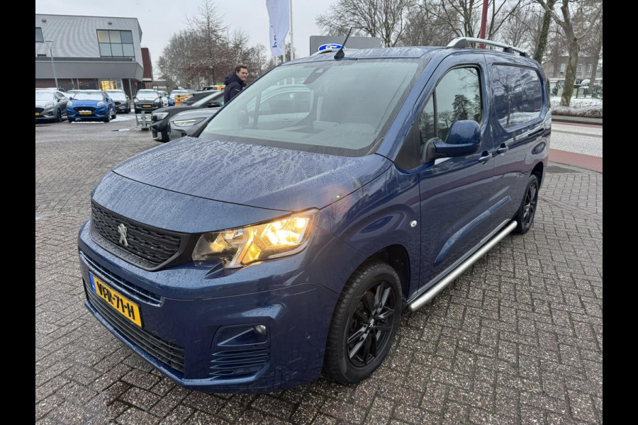 Peugeot Partner 1.5 BlueHDI Asphalt Long | SCI | 130pk Automaat | Adaptieve Cruise |  Side bars | Stoelverwarming | 3 zits | Vooruitverwarming | Lichtmetaal