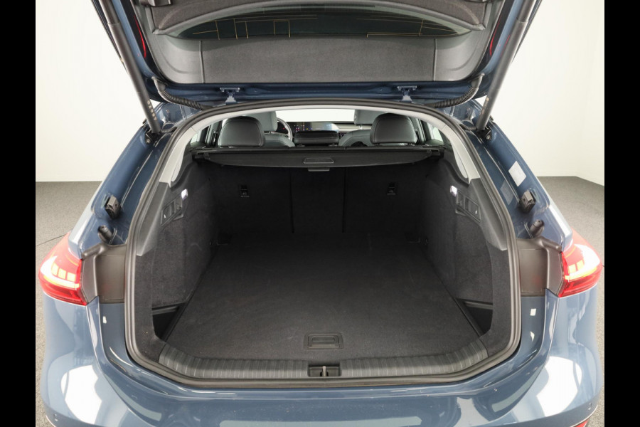 Audi A6 Avant e-tron Advanced edition performance 100 kWh 367 pk | Navigatie | Warmtepomp | Parkeersensoren (Park assist) | Rondomzicht camera | Elektr. voorstoelen | Stoelverwarming v/a | Matrix LED |