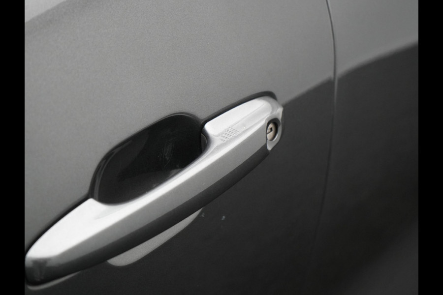 Ford Kuga 1.5 EcoBoost ST-Line 150pk Dealer O.H. | 1800kg Trekgewicht | Trekhaak Af Fabriek | Panodak | Adaptive Cruise | 360 Camera | Sportstoelen & Stuur Verwarmd | Apple Carplay | Keyless | Virtual | Blis | Navigatie | DAB |