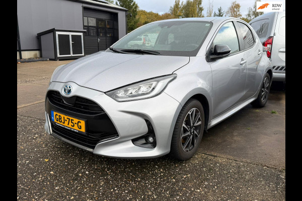 Toyota Yaris 1.5 Hybrid Executive stuur en stoelverwarm. half leer HUD vol